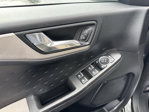 Used 2020 Ford Escape SE image 5