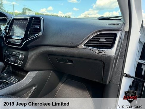 Used 2019 Jeep Cherokee Limited w/ Technology Group image 45