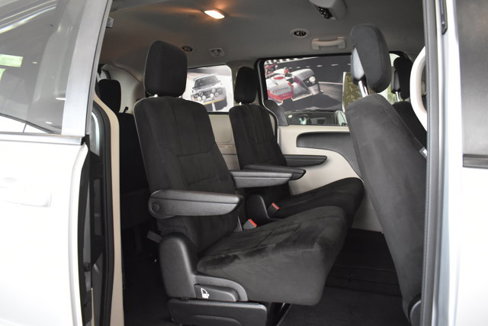 Used 2012 Dodge Grand Caravan SE image 27