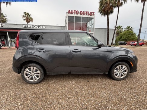 Used 2022 Kia Soul LX image 4