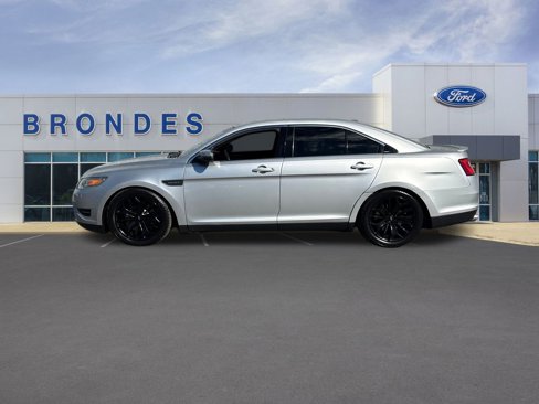 Used 2010 Ford Taurus SHO image 1