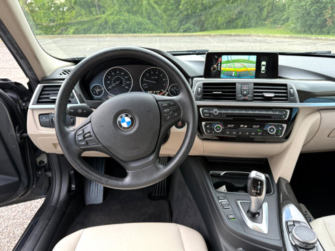 Used 2016 BMW 320i xDrive Sedan image 9