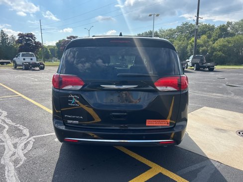 Certified 2018 Chrysler Pacifica Touring-L image 7