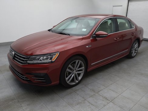 Used 2017 Volkswagen Passat 1.8T R-Line w/ R-Line Lighting Package image 2