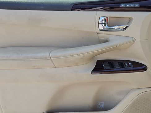 Used 2014 Lexus LX 570 4WD image 23