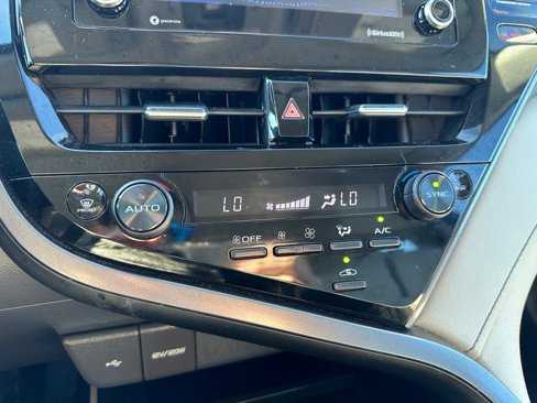 Used 2023 Toyota Camry SE image 18