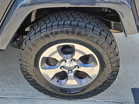 Used 2016 Jeep Wrangler Unlimited Sahara w/ Connectivity Group image 10