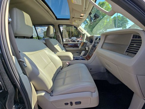 Used 2014 Lincoln Navigator L 4WD image 8