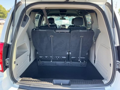 Used 2019 Dodge Grand Caravan SXT image 6