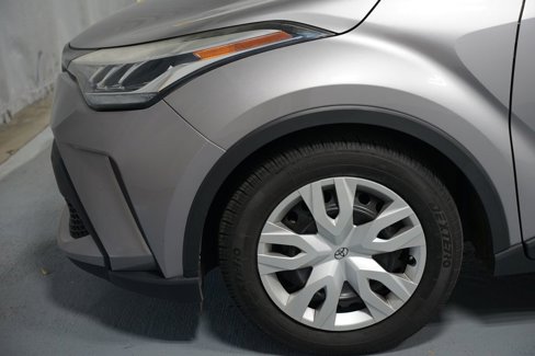 Certified 2020 Toyota C-HR LE image 5