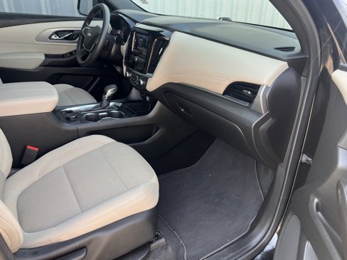 Used 2023 Chevrolet Traverse LS image 40