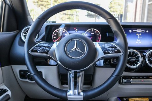 Certified 2025 Mercedes-Benz GLA 250 image 16