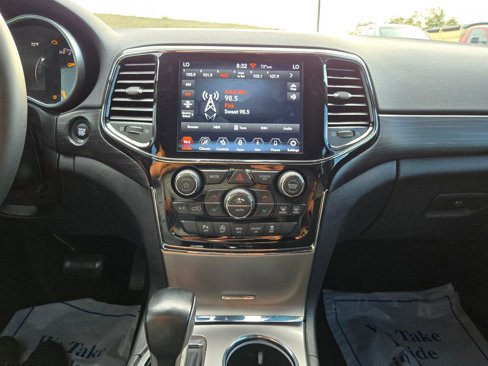 Used 2022 Jeep Grand Cherokee Laredo X image 21