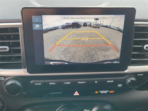 Used 2024 Hyundai Venue SEL image 17