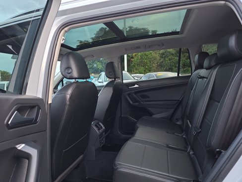 Used 2018 Volkswagen Tiguan SEL image 45
