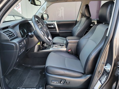 Used 2018 Toyota 4Runner SR5 Premium image 10