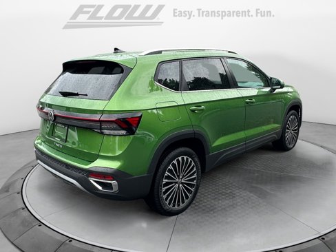 Used 2025 Volkswagen Taos SE image 8