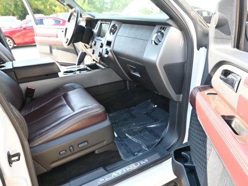 Used 2017 Ford Expedition EL Platinum image 25