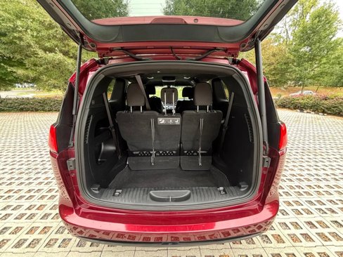 Used 2019 Chrysler Pacifica Touring Plus w/ S Appearance Package image 10