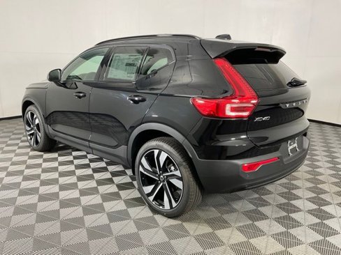 New 2025 Volvo XC40 B5 Plus w/ Protection Package Premier image 4