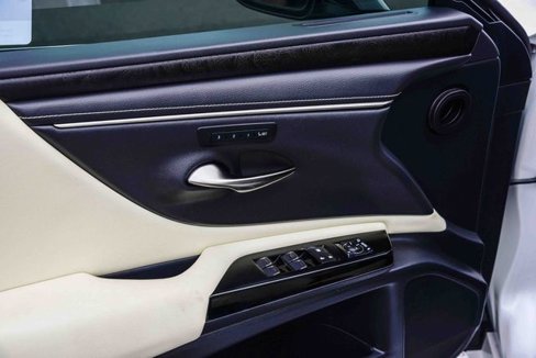 Certified 2022 Lexus ES 350 w/ Premium Package image 26