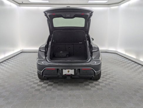 Used 2024 Porsche Macan 4 Electric image 10