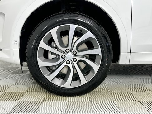 Used 2025 Land Rover Discovery Sport S image 9