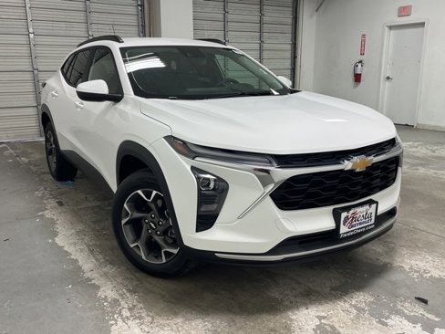 Used 2025 Chevrolet Trax LT w/ LT Convenience Package image 1