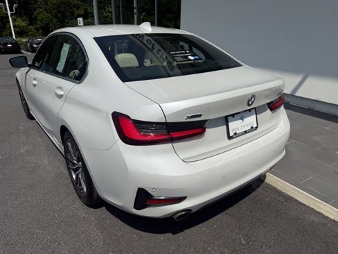 Certified 2022 BMW 330i xDrive Sedan w/ Driving Assistance Package image 9
