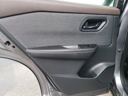 Used 2021 Nissan Rogue S image 10
