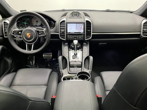 Used 2015 Porsche Cayenne S image 32