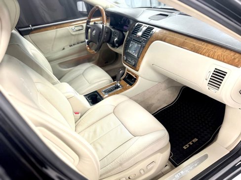 Used 2011 Cadillac DTS Platinum image 23