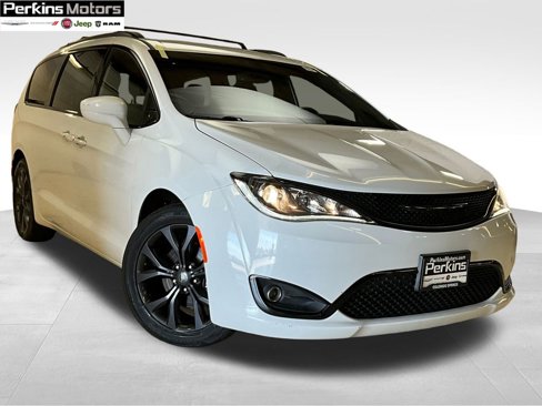 Used 2020 Chrysler Pacifica Touring w/ S Appearance Package image 1