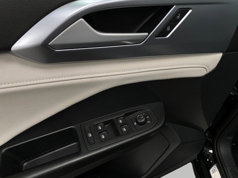 New 2025 Volkswagen Taos SE image 27