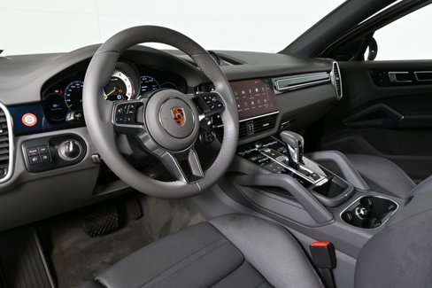 Certified 2022 Porsche Cayenne E-Hybrid Coupe image 4
