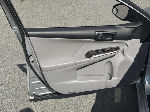 Used 2012 Toyota Camry image 14