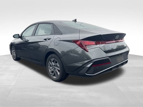 Used 2024 Hyundai Elantra SEL image 5