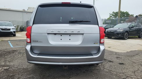 Used 2018 Dodge Grand Caravan SXT image 9