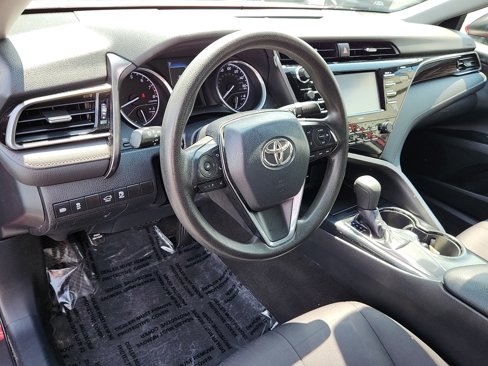 Used 2020 Toyota Camry LE image 11