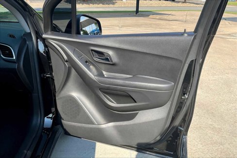 Used 2019 Chevrolet Trax LT w/ LT Convenience Package image 21