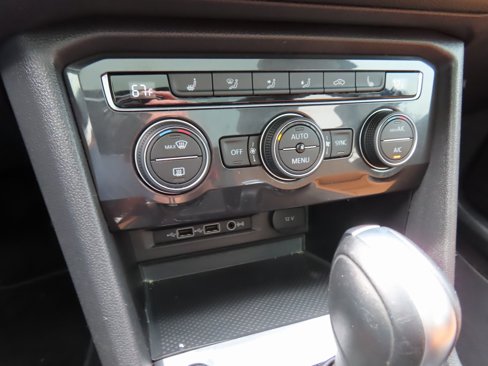 Used 2019 Volkswagen Tiguan SE image 24
