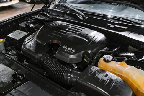 Used 2015 Dodge Challenger SXT image 35