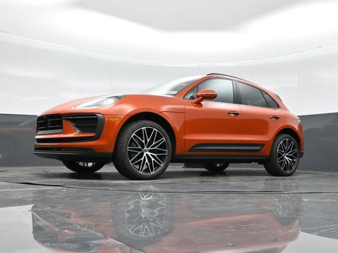 Certified 2025 Porsche Macan image 34