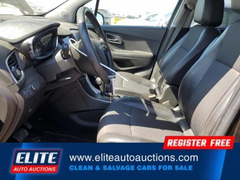 Used 2021 Chevrolet Trax LT image 14