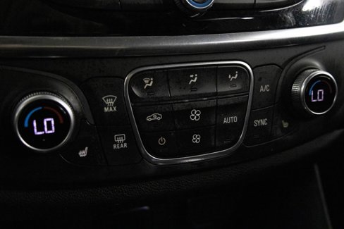 Used 2018 Chevrolet Traverse LT image 24