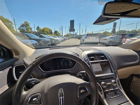 Used 2017 Lincoln MKX Reserve w/ Lincoln MKX Climate Package image 11