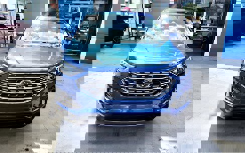Used 2022 Ford Edge Titanium image 2