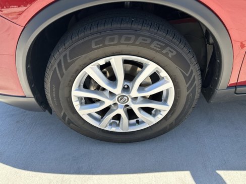 Used 2018 Nissan Rogue SV image 31