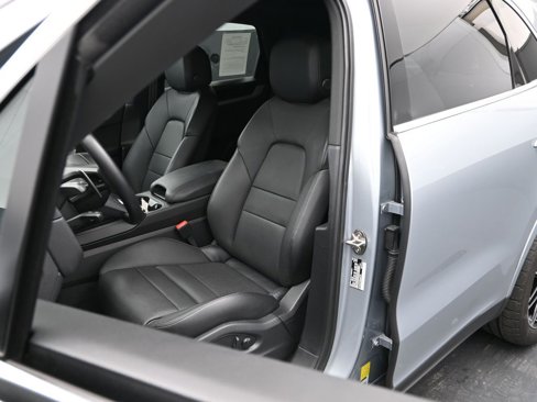 Used 2024 Porsche Cayenne image 5