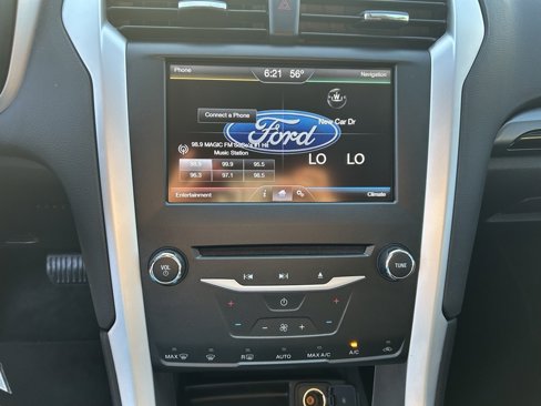 Used 2015 Ford Fusion SE image 18